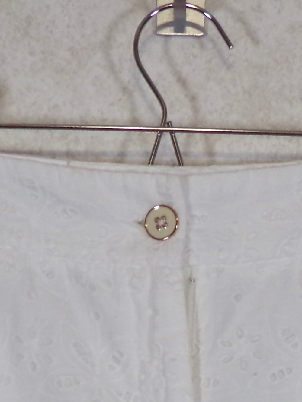 NWT Crown & Ivy Shelby Embroidered, Scalloped Hem 4 Pocket White Shorts Size 6 - Picture 11 of 16